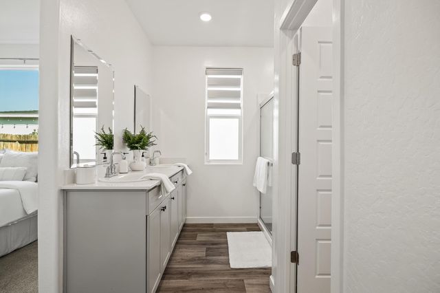 5783 W Laguna Avenue, Fresno, CA 93722