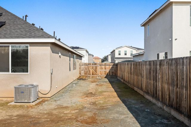 5783 W Laguna Avenue, Fresno, CA 93722