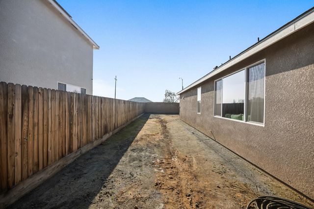 5783 W Laguna Avenue, Fresno, CA 93722