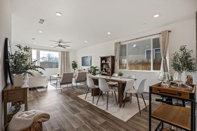 5783 W Laguna Avenue, Fresno, CA 93722