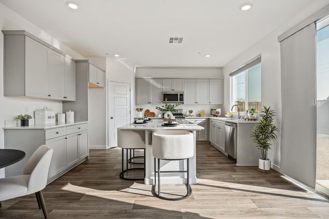 5783 W Laguna Avenue, Fresno, CA 93722