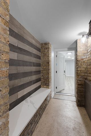 1062 W Glenlake Avenue GW, Chicago, IL 60660