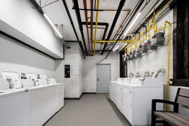 1062 W Glenlake Avenue GW, Chicago, IL 60660