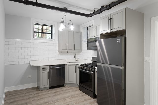 1062 W Glenlake Avenue GW, Chicago, IL 60660