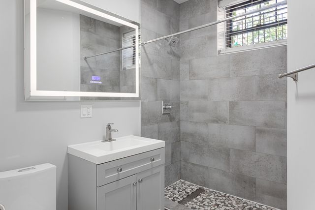 1062 W Glenlake Avenue GW, Chicago, IL 60660