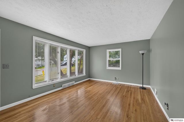 4210 N 65th Avenue, Omaha, NE 68104