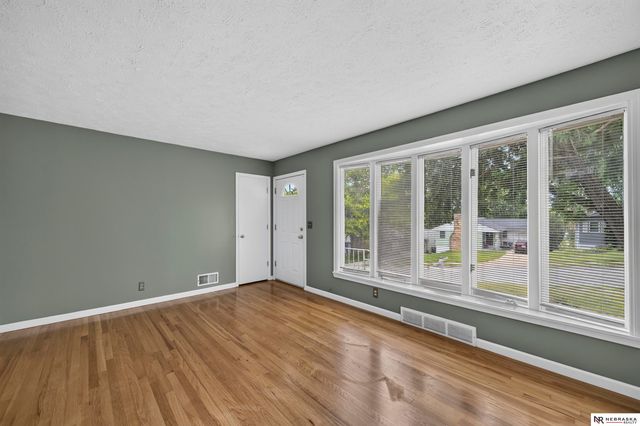 4210 N 65th Avenue, Omaha, NE 68104