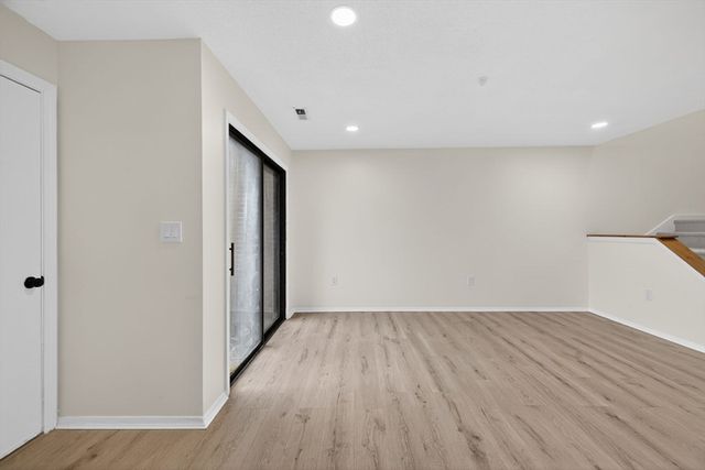 60 Laurelwood 32-3, Stoughton, MA 02072