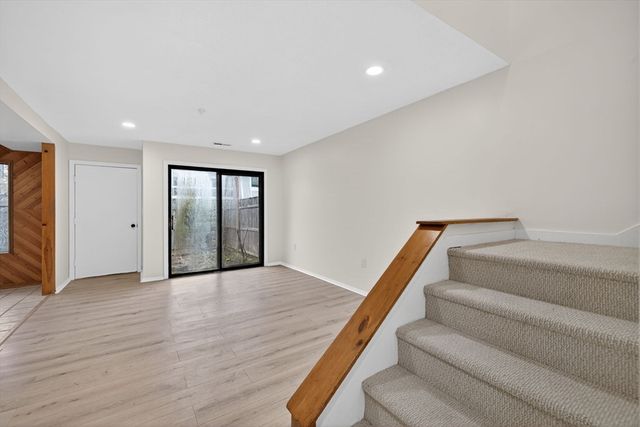 60 Laurelwood 32-3, Stoughton, MA 02072