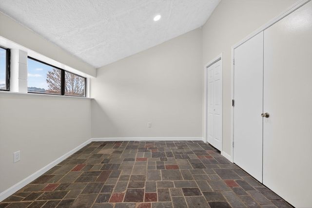 60 Laurelwood 32-3, Stoughton, MA 02072