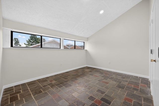 60 Laurelwood 32-3, Stoughton, MA 02072