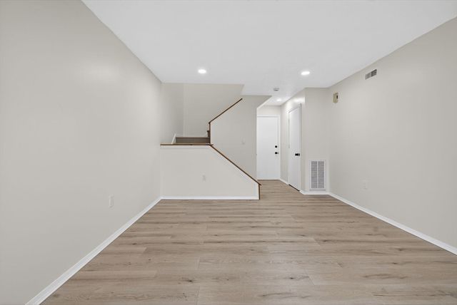 60 Laurelwood 32-3, Stoughton, MA 02072