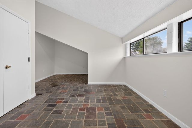 60 Laurelwood 32-3, Stoughton, MA 02072