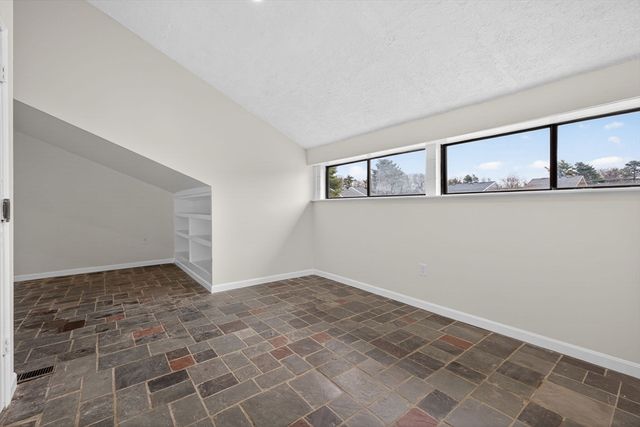 60 Laurelwood 32-3, Stoughton, MA 02072