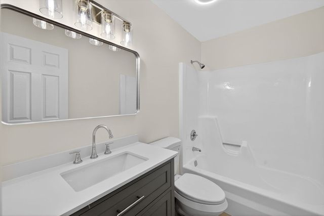 60 Laurelwood 32-3, Stoughton, MA 02072