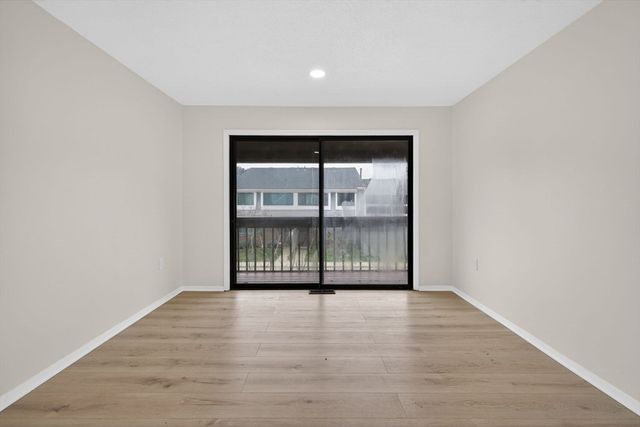 60 Laurelwood 32-3, Stoughton, MA 02072