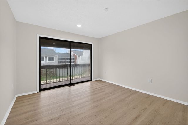 60 Laurelwood 32-3, Stoughton, MA 02072