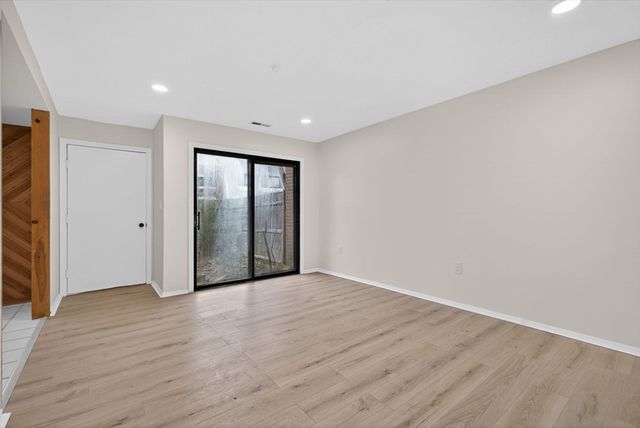 60 Laurelwood 32-3, Stoughton, MA 02072