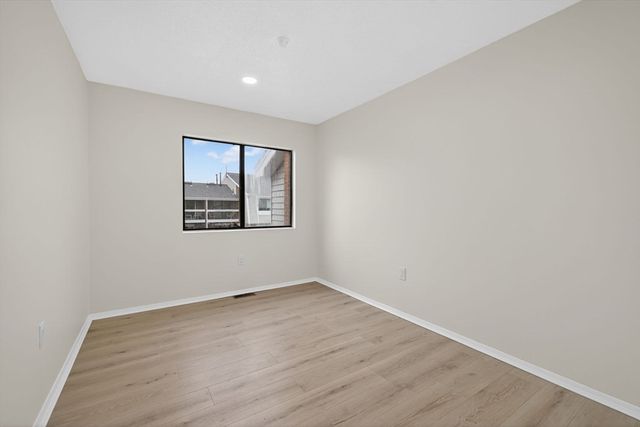 60 Laurelwood 32-3, Stoughton, MA 02072