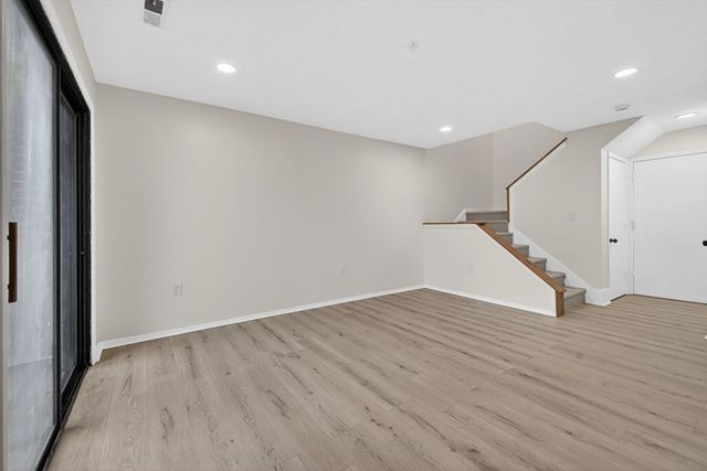 60 Laurelwood 32-3, Stoughton, MA 02072