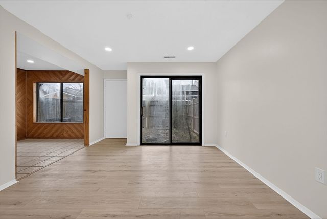 60 Laurelwood 32-3, Stoughton, MA 02072