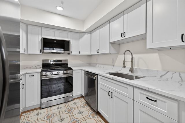 60 Laurelwood 32-3, Stoughton, MA 02072