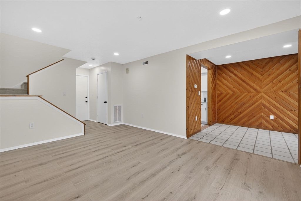 60 Laurelwood 32-3, Stoughton, MA 02072