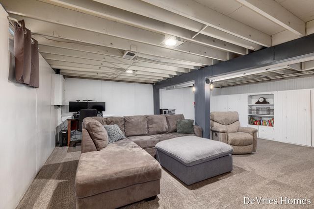 119 W Mckinley Avenue, Zeeland, MI 49464