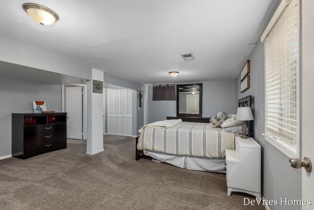 119 W Mckinley Avenue, Zeeland, MI 49464