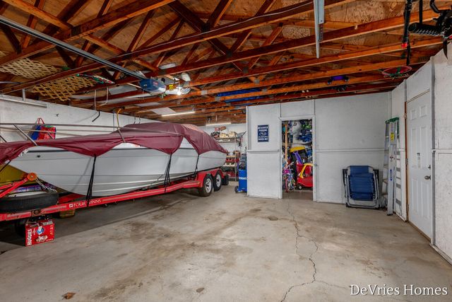 119 W Mckinley Avenue, Zeeland, MI 49464