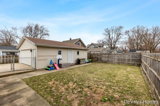 119 W Mckinley Avenue, Zeeland, MI 49464