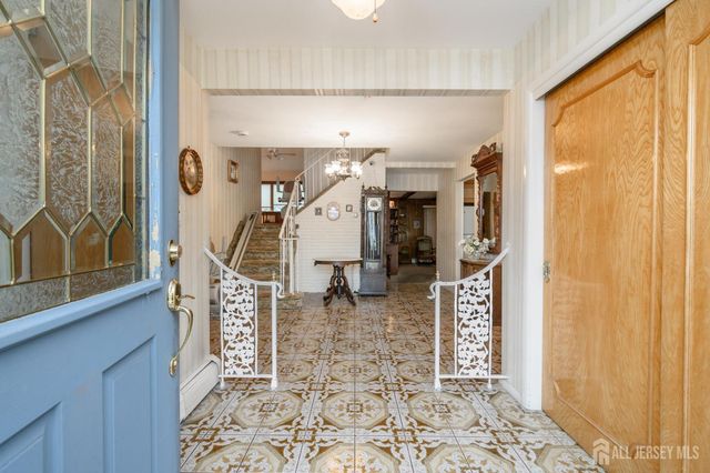 69 Stanford Avenue, Colonia, NJ 07067