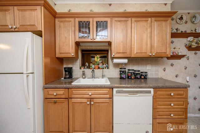 69 Stanford Avenue, Colonia, NJ 07067