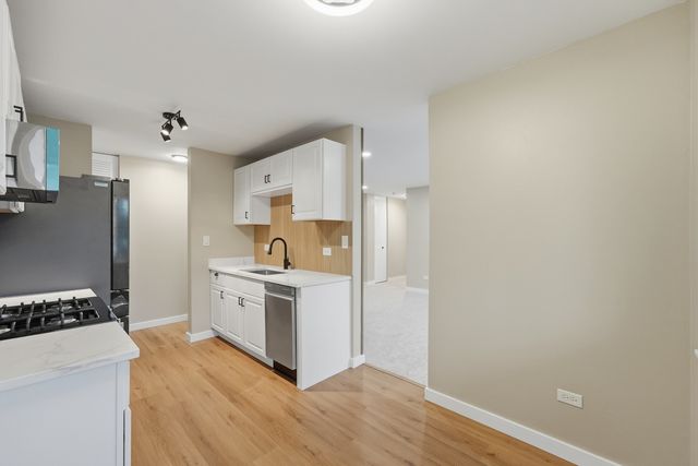 791 W KATHLEEN Drive B, Des Plaines, IL 60016