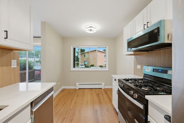 791 W KATHLEEN Drive B, Des Plaines, IL 60016