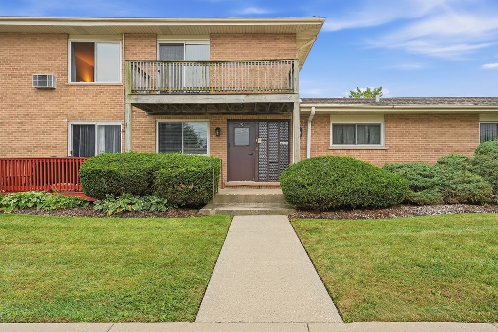 791 W KATHLEEN Drive B, Des Plaines, IL 60016