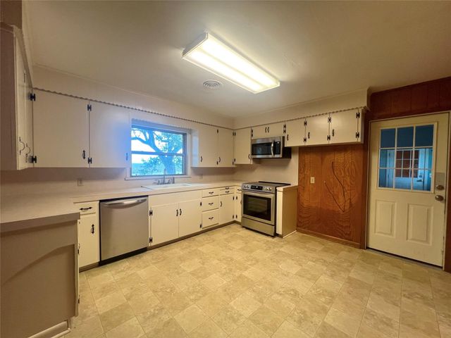 1080 County Road 424, El Campo, TX 77437