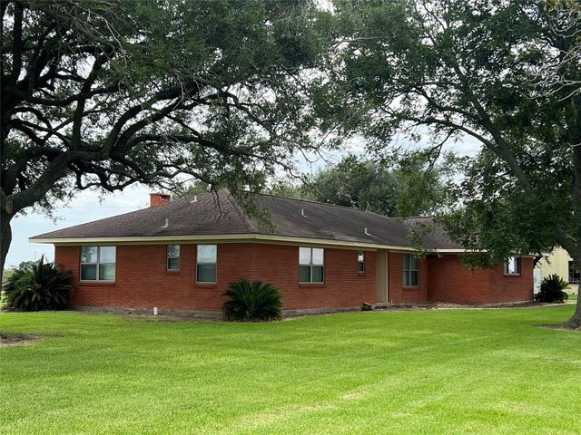 1080 County Road 424, El Campo, TX 77437