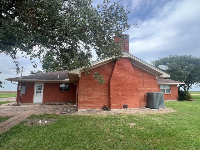1080 County Road 424, El Campo, TX 77437