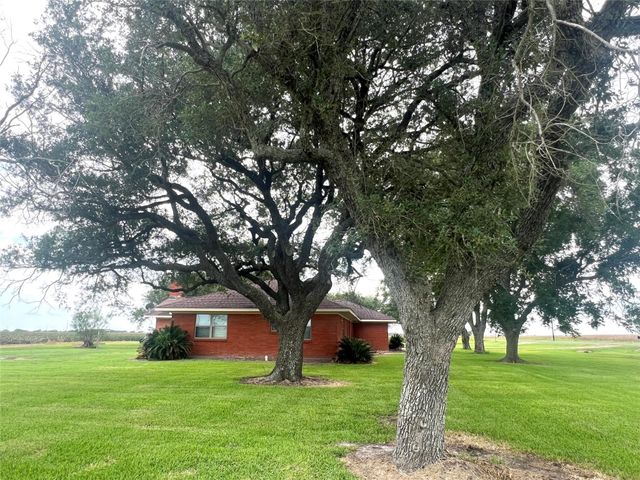 1080 County Road 424, El Campo, TX 77437