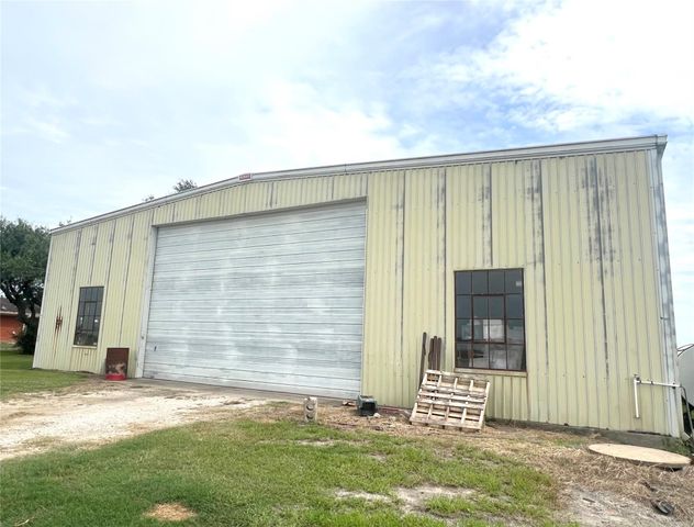 1080 County Road 424, El Campo, TX 77437