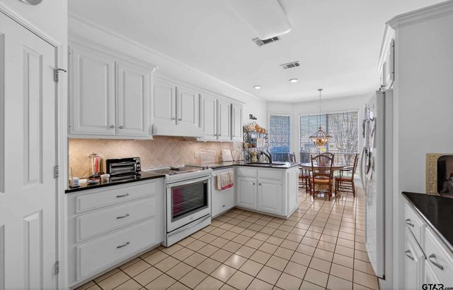 1106 Lonnie Dr, Athens, TX 75752