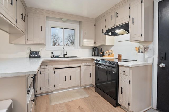 2607 VICKI LANE, Green Bay, WI 54311