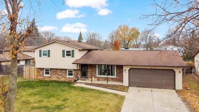 2607 VICKI LANE, Green Bay, WI 54311