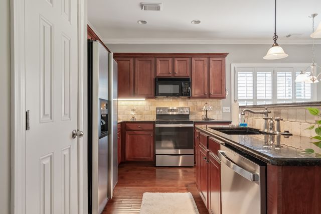421 Meadowcrest Cir, Franklin, TN 37064