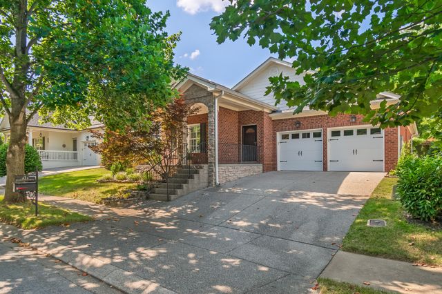 421 Meadowcrest Cir, Franklin, TN 37064
