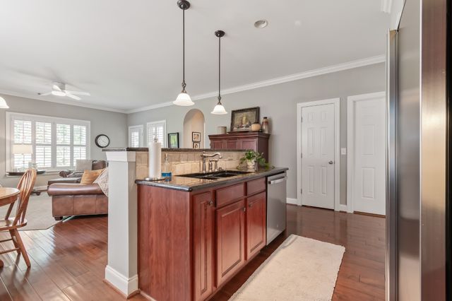 421 Meadowcrest Cir, Franklin, TN 37064