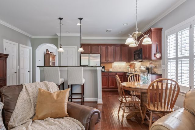 421 Meadowcrest Cir, Franklin, TN 37064