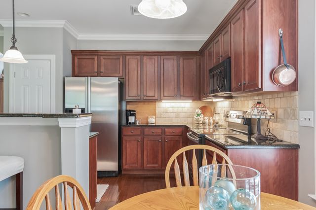 421 Meadowcrest Cir, Franklin, TN 37064