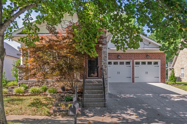 421 Meadowcrest Cir, Franklin, TN 37064
